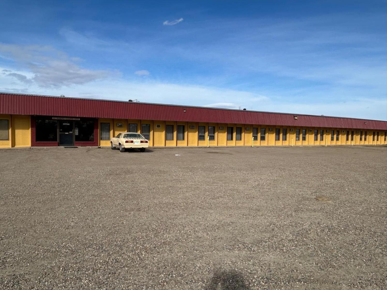 Maple Creek Motor Inn Kültér fotó