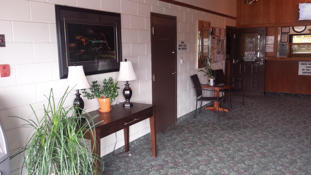 Maple Creek Motor Inn Kültér fotó
