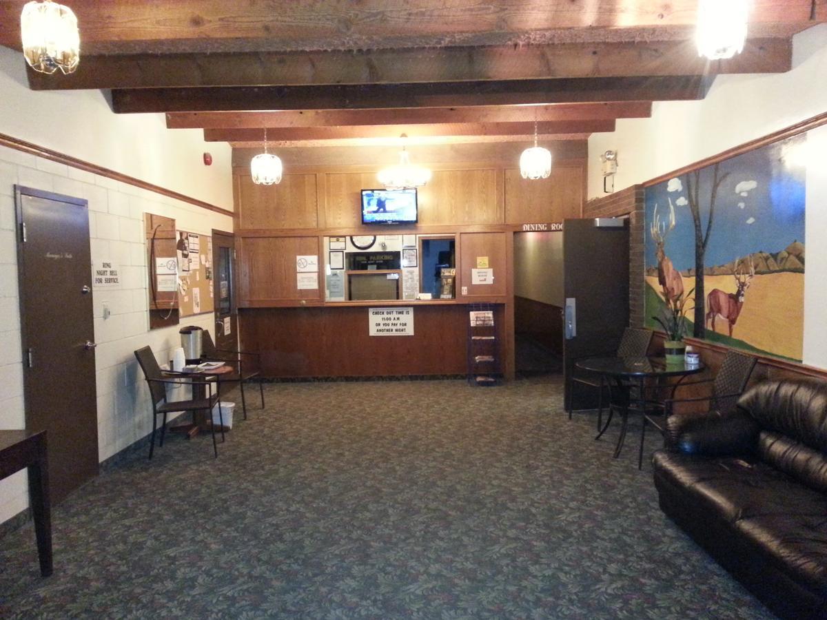 Maple Creek Motor Inn Kültér fotó