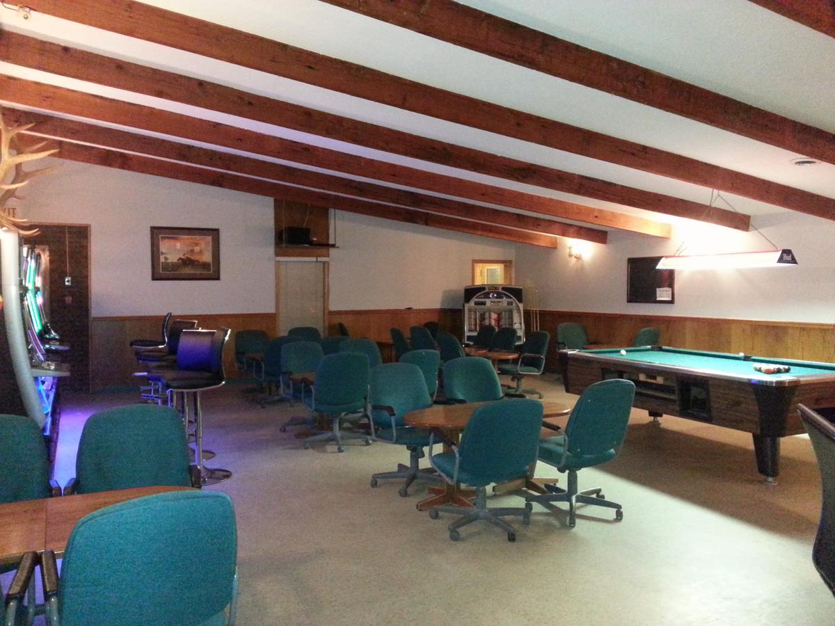 Maple Creek Motor Inn Kültér fotó