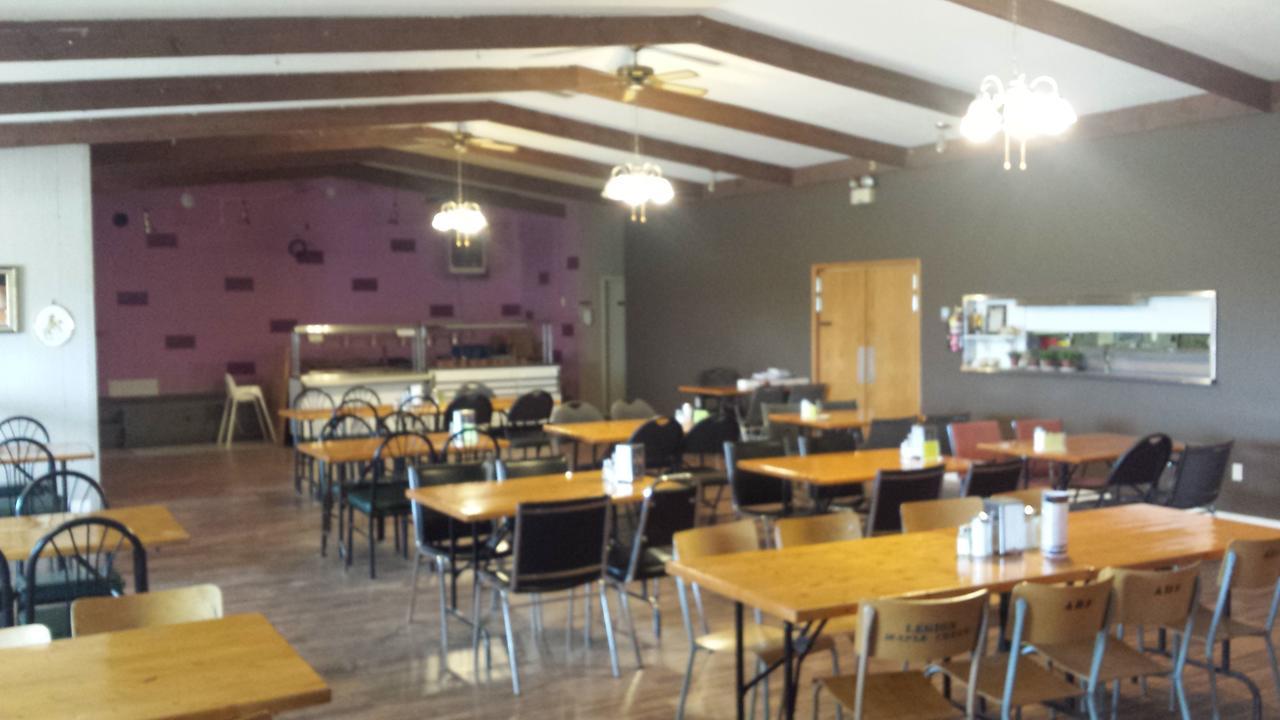 Maple Creek Motor Inn Kültér fotó