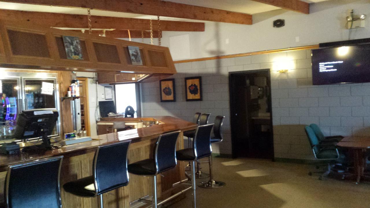 Maple Creek Motor Inn Kültér fotó