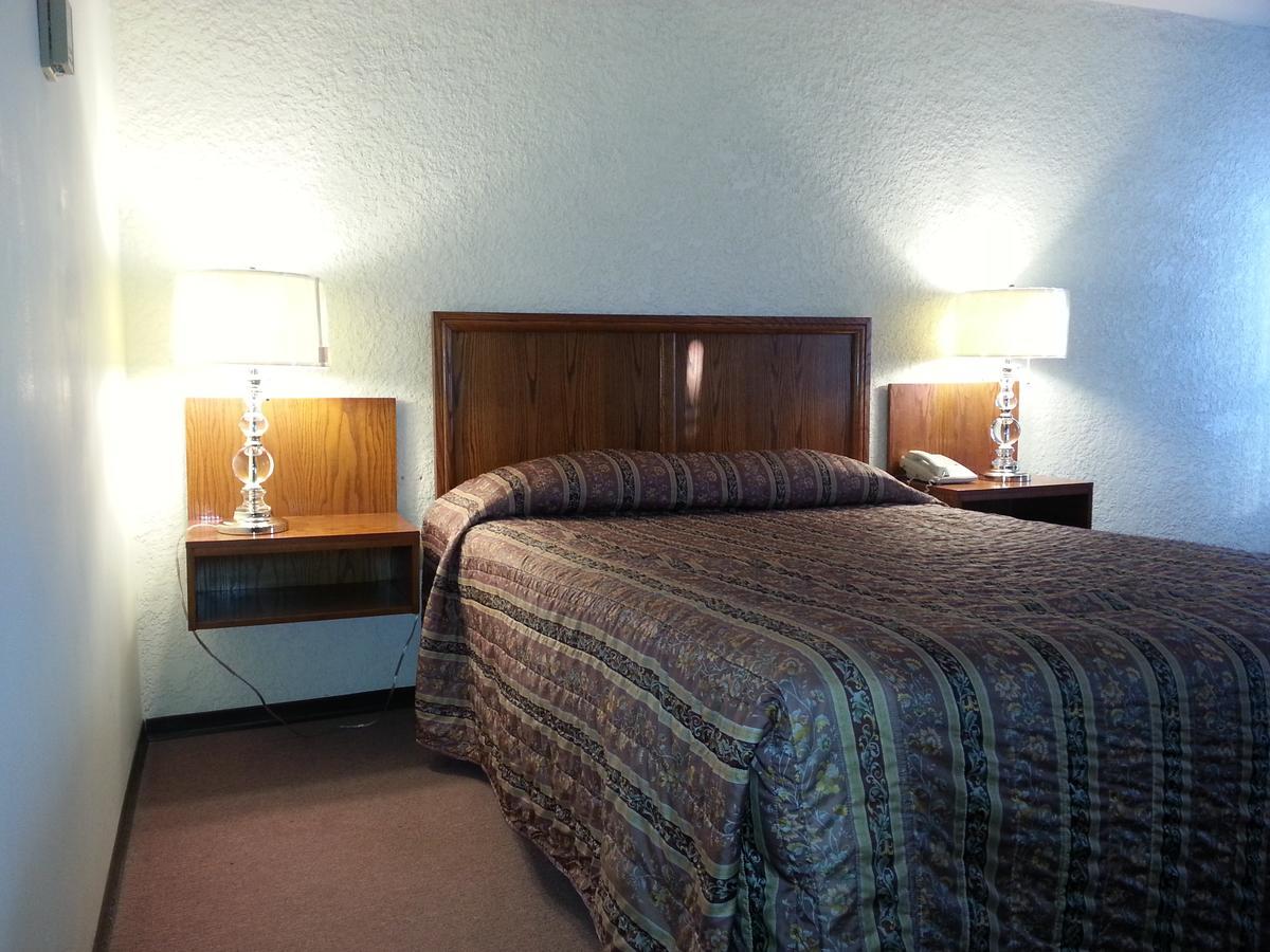 Maple Creek Motor Inn Kültér fotó