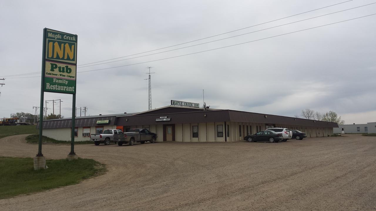 Maple Creek Motor Inn Kültér fotó
