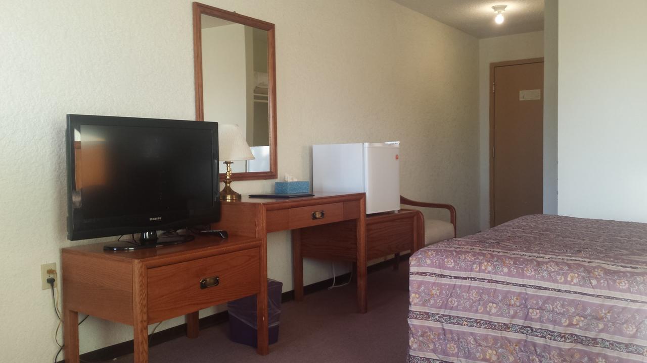 Maple Creek Motor Inn Kültér fotó
