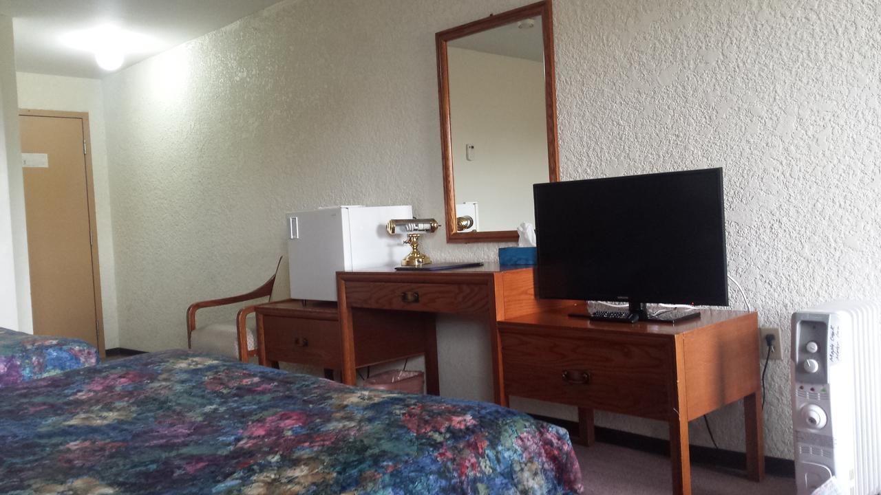 Maple Creek Motor Inn Kültér fotó